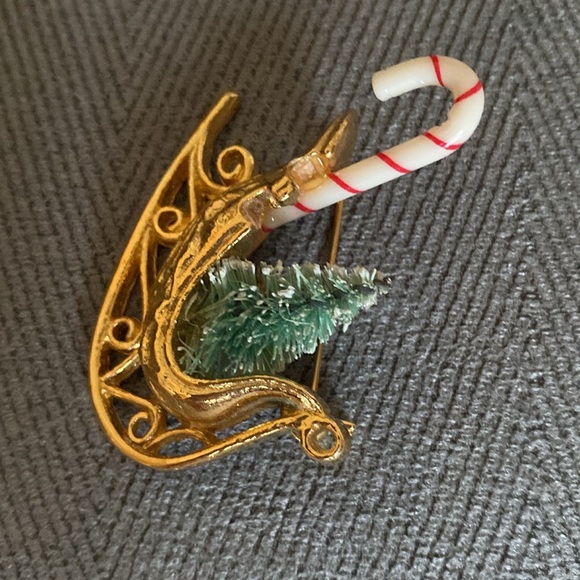 Vintage Sleigh Christmas Brooch Pin - Picture 8 of 16